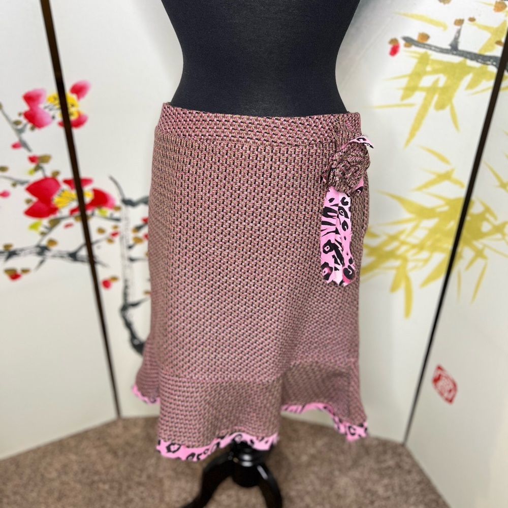 Tweed multi color skirt with contrasting hemline